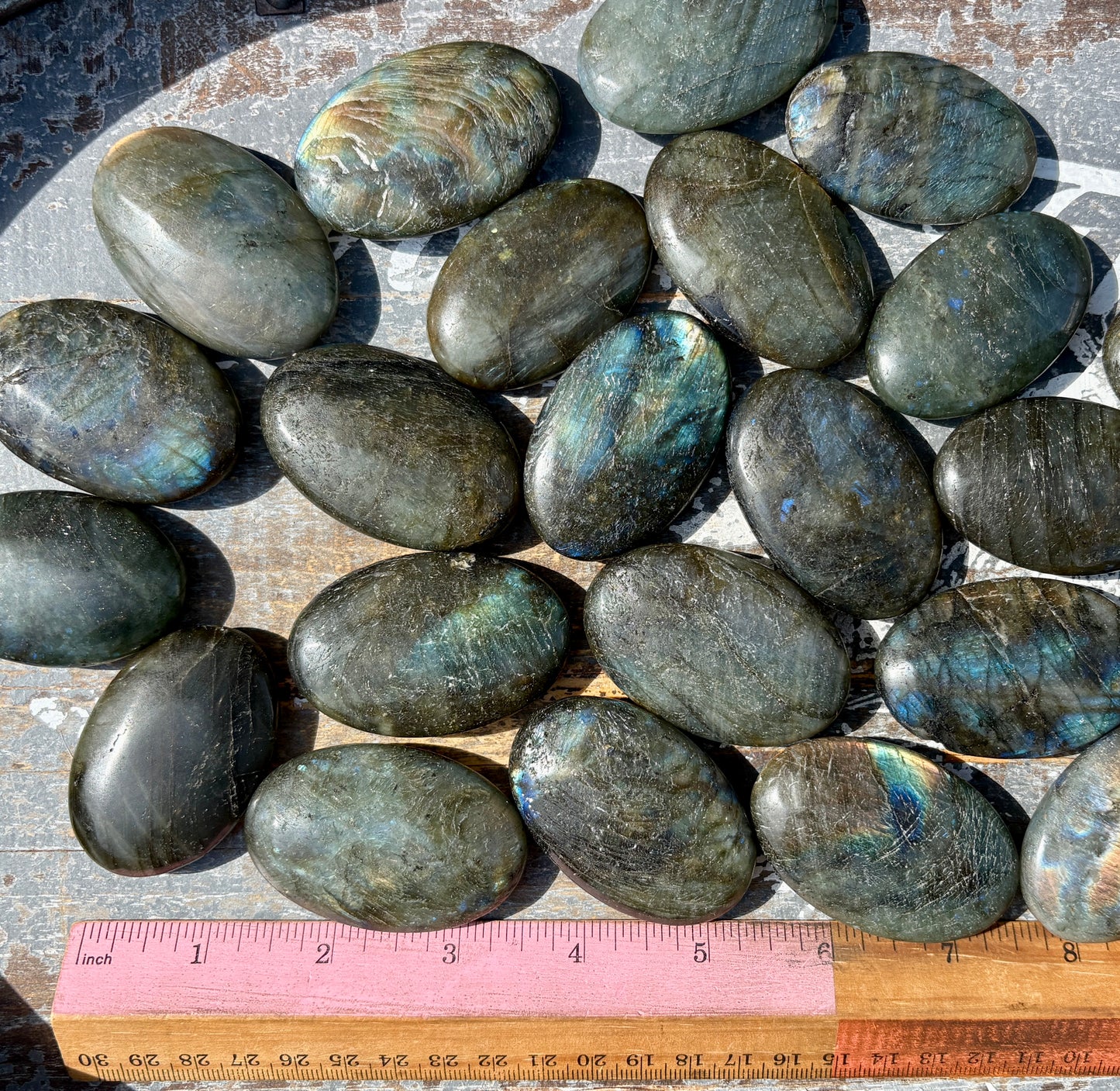 One (1) Gorgeous Labradorite Palmstone