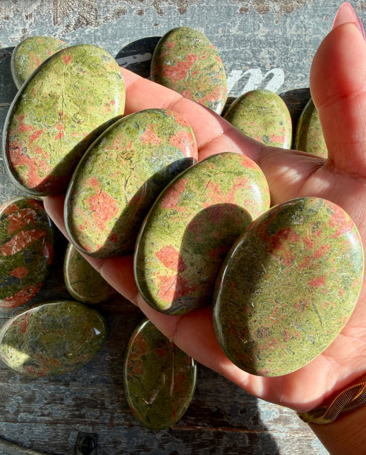 One (1) Unikaite Palm Stone