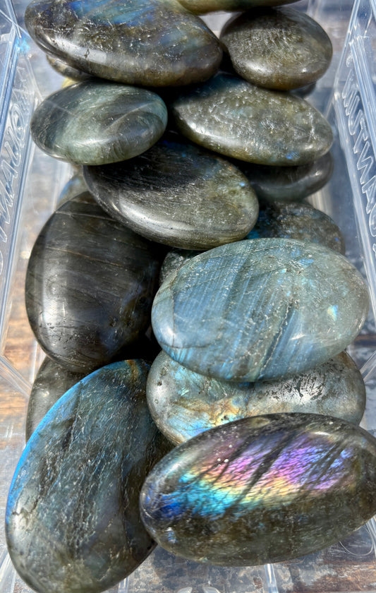 One (1) Gorgeous Labradorite Palmstone