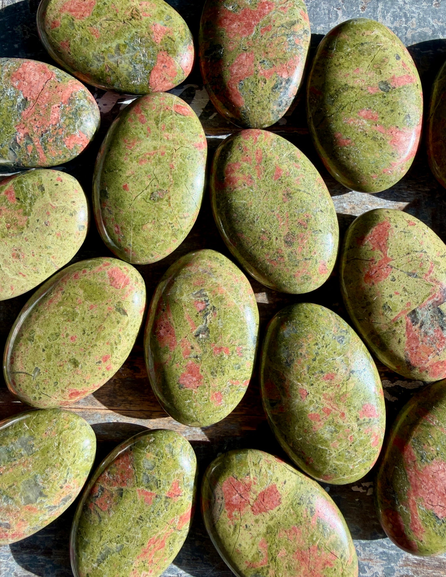 One (1) Unikaite Palm Stone