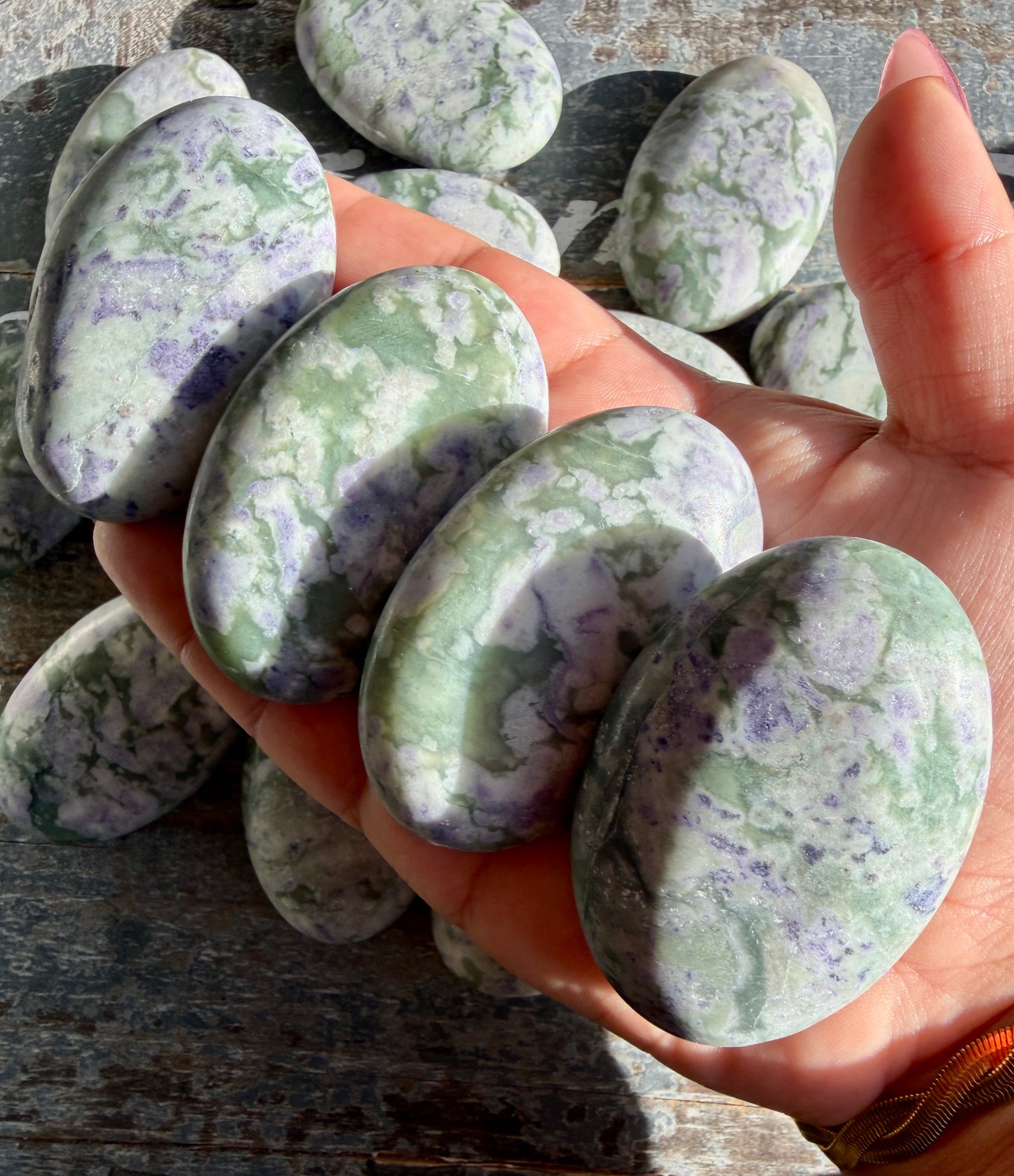 One (1) Gorgeous Mint & Lavender Serpentine Palm Stone