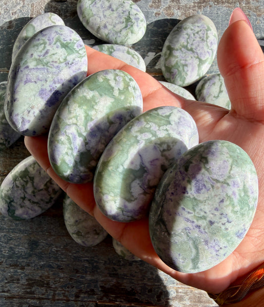 One (1) Gorgeous Mint & Lavender Serpentine Palm Stone