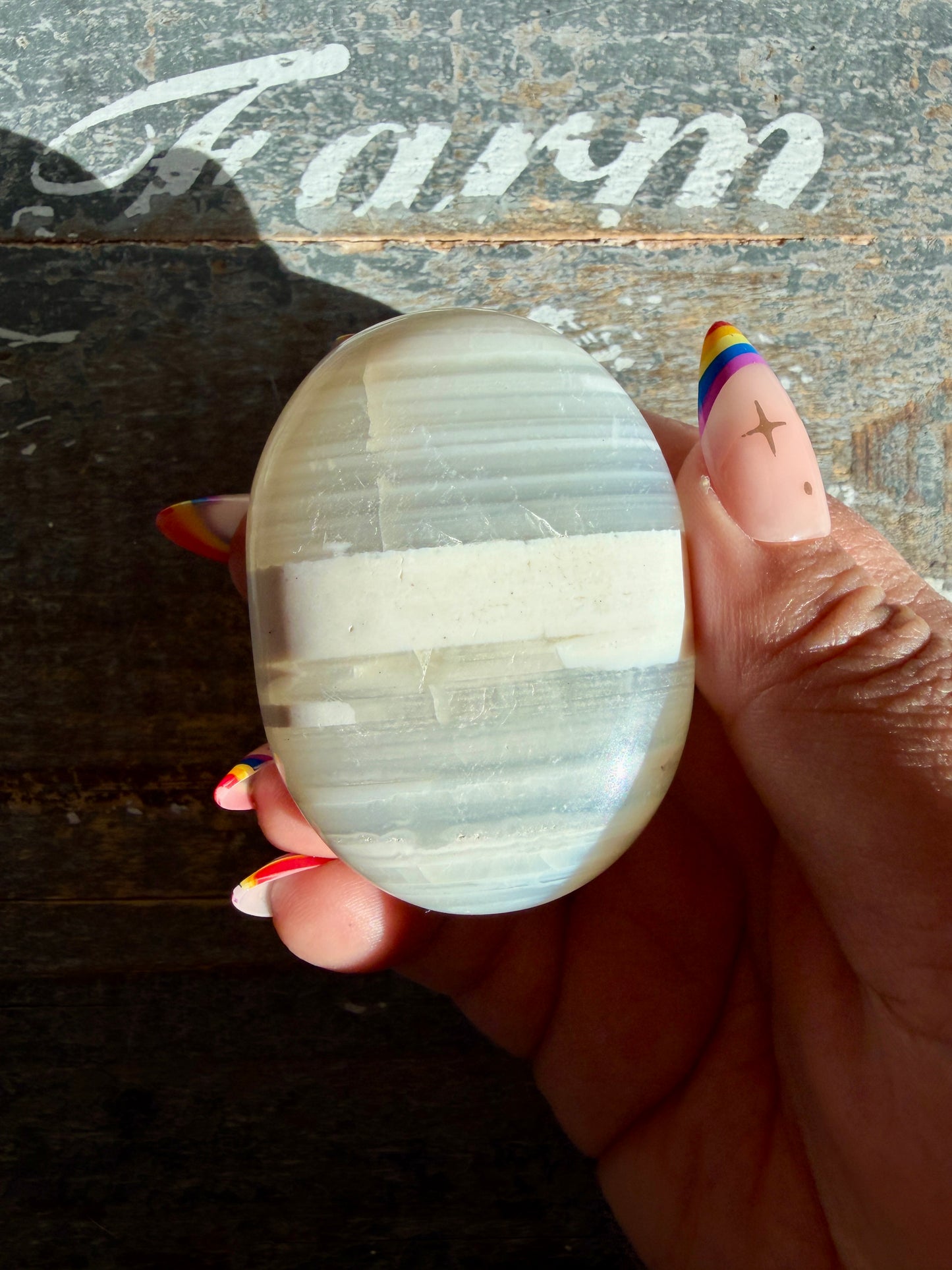 Gorgeous White Banded Agate Palm Stone | India | Opt R
