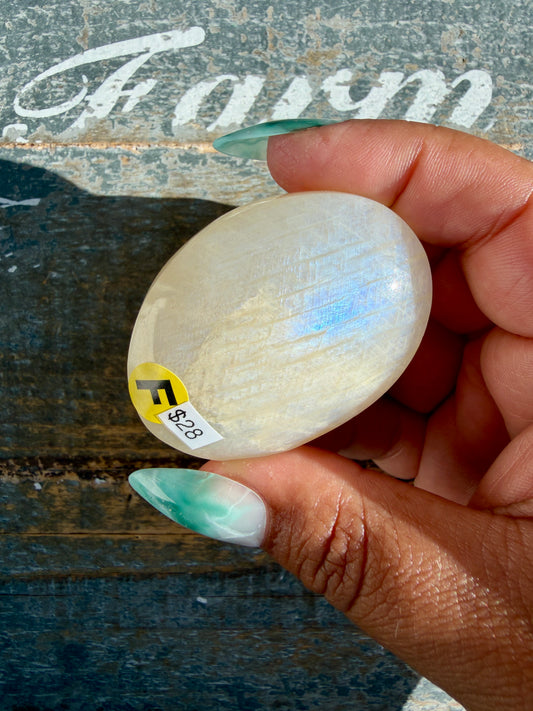 Gorgeous Blue Flash White Moonstone Palm Stone | India | Opt F