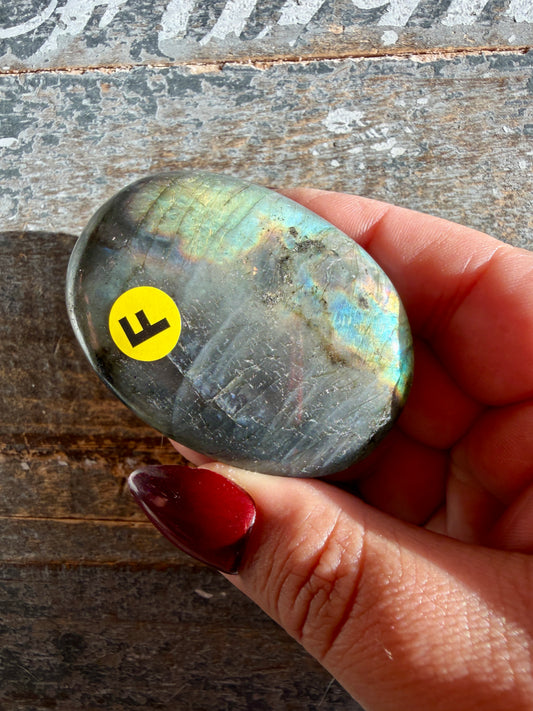 Gorgeous Flashy Labradorite Palm Stone | Madagascar | Opt F