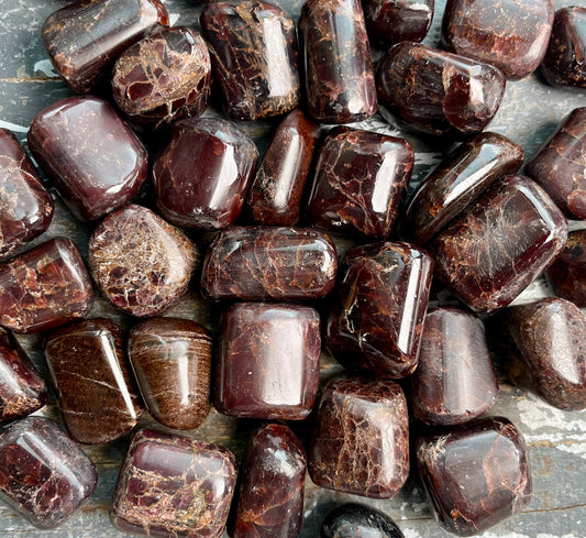 One (1) Gorgeous Garnet Tumble from India