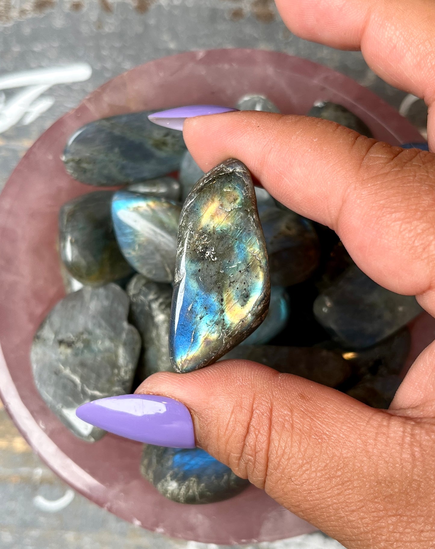 One (1) Gorgeous Labradorite Tumble