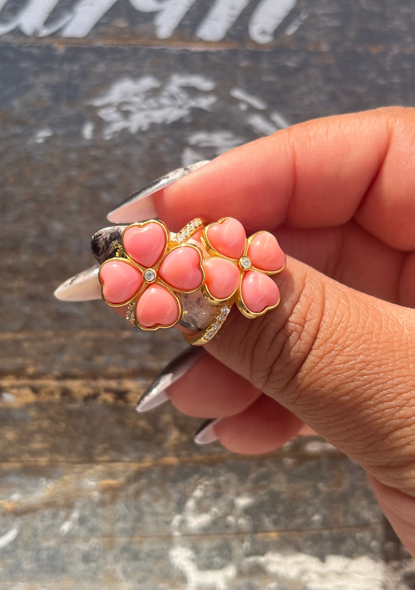 One (1) Gorgeous High Quality Pink Conch Shell Clover Ring Carving *Adjustable*