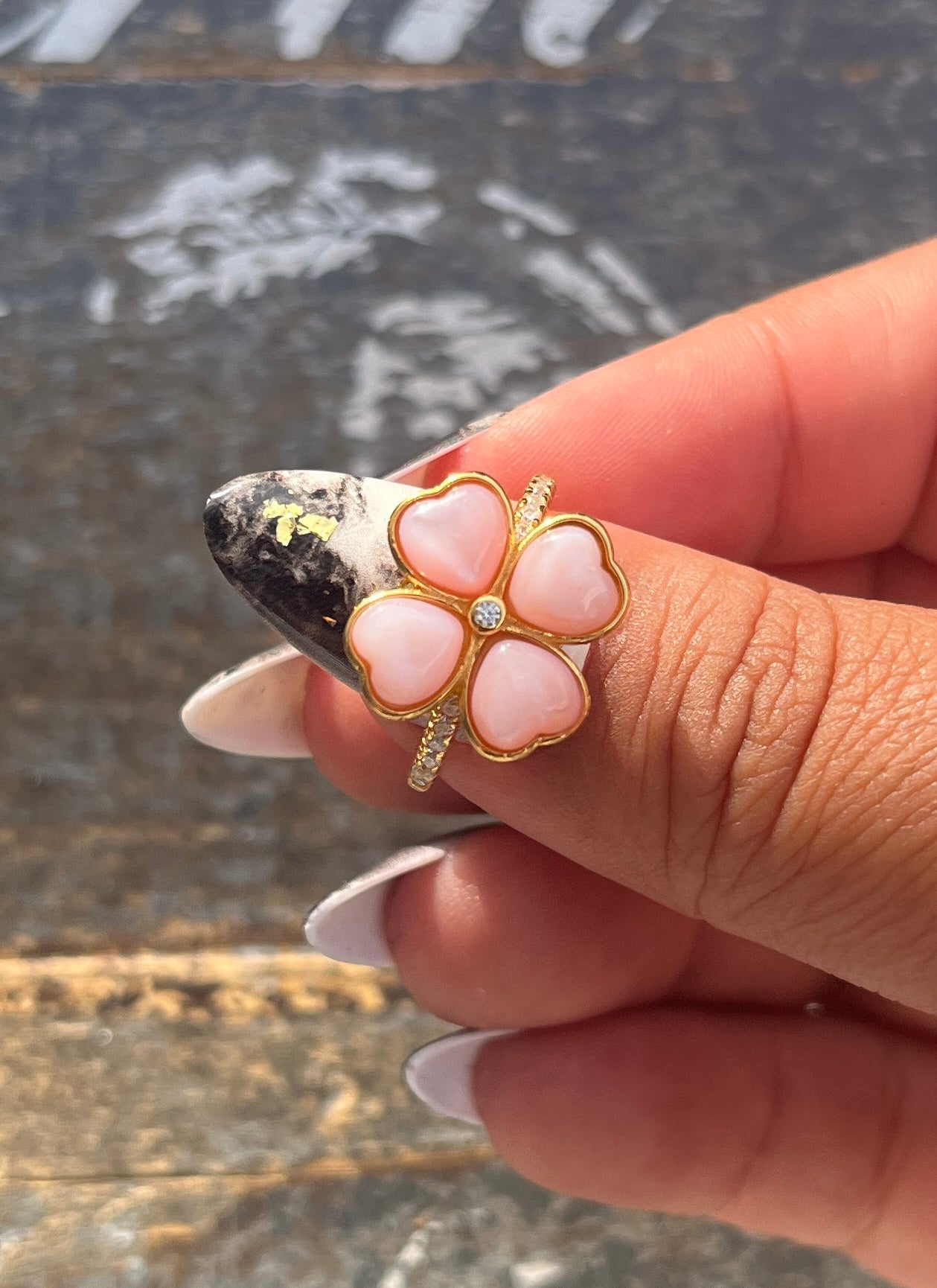 One (1) Gorgeous High Quality Pink Conch Shell Clover Ring Carving *Adjustable*